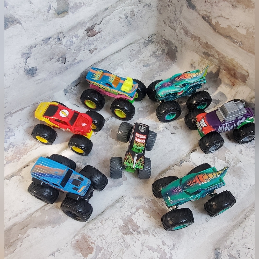 Hot Wheels Assorted Monster Truck Toys - 7 Pc Multicolor